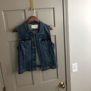 Vince camuto sleeveless denim jacket